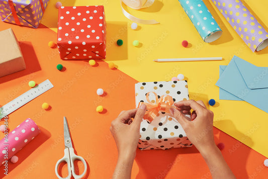 Proyecto de Deco Art colorido con patrones geométricos y texturas artísticas
